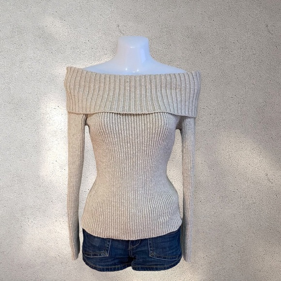 HOLLISTER CREAM OFF THE SHOULDER SWEATER - Picture 1 of 4